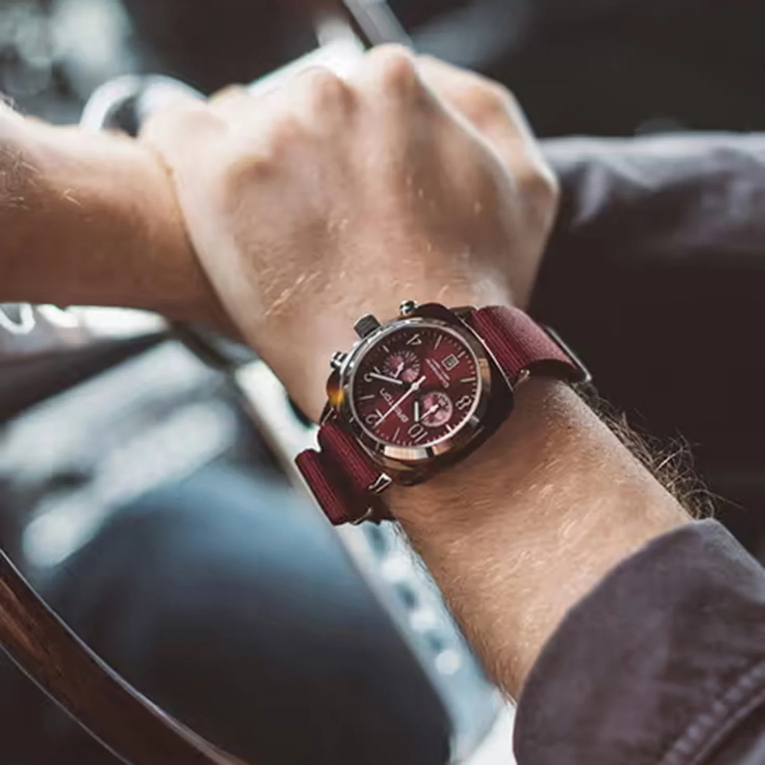 Clubmaster Classic Men Quartz Red Dial Chronograph Nato Watch 15140.SA.T.8.NBDX - Image 3