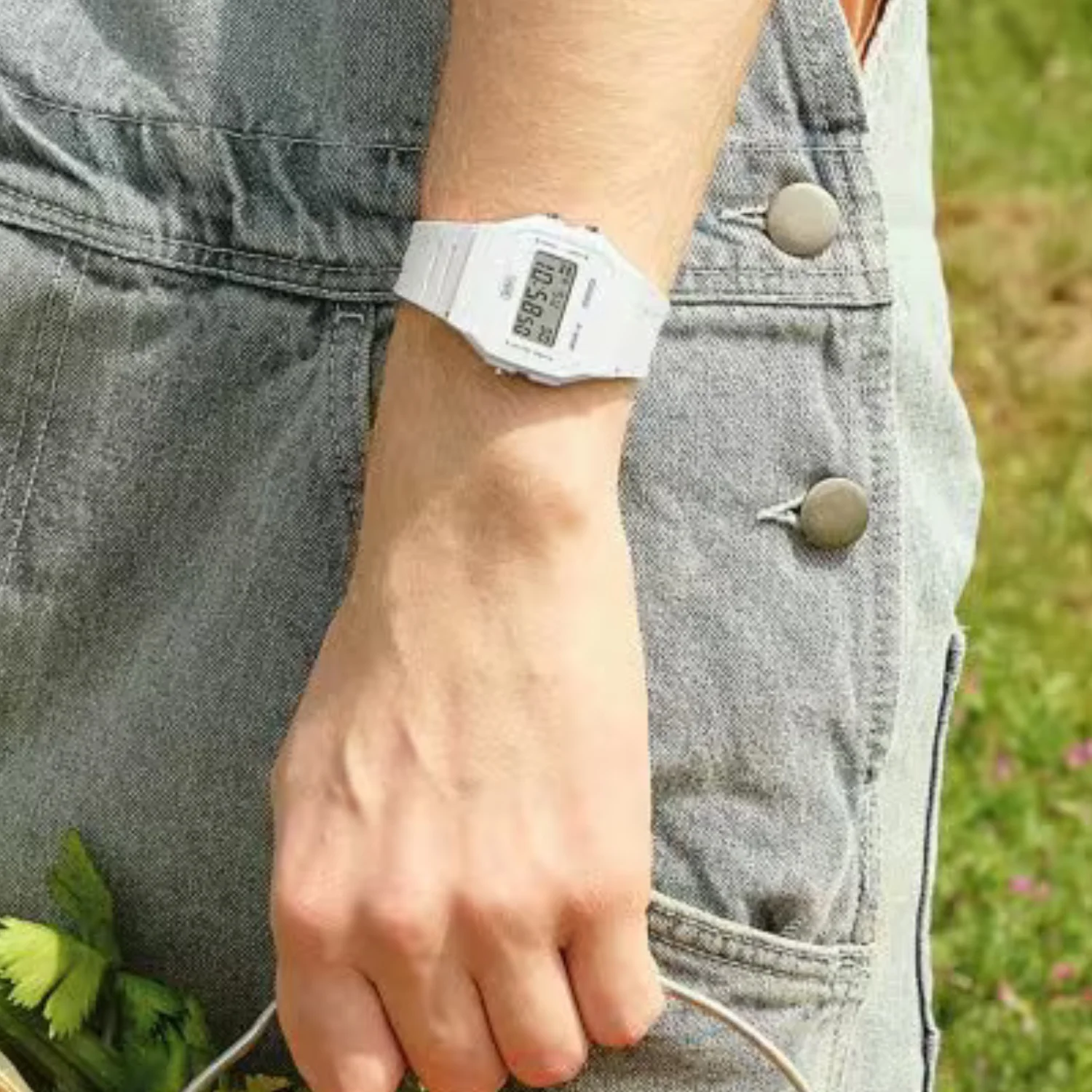 Youth Unisex Quartz White Dial Resin Watch D372 - Image 4