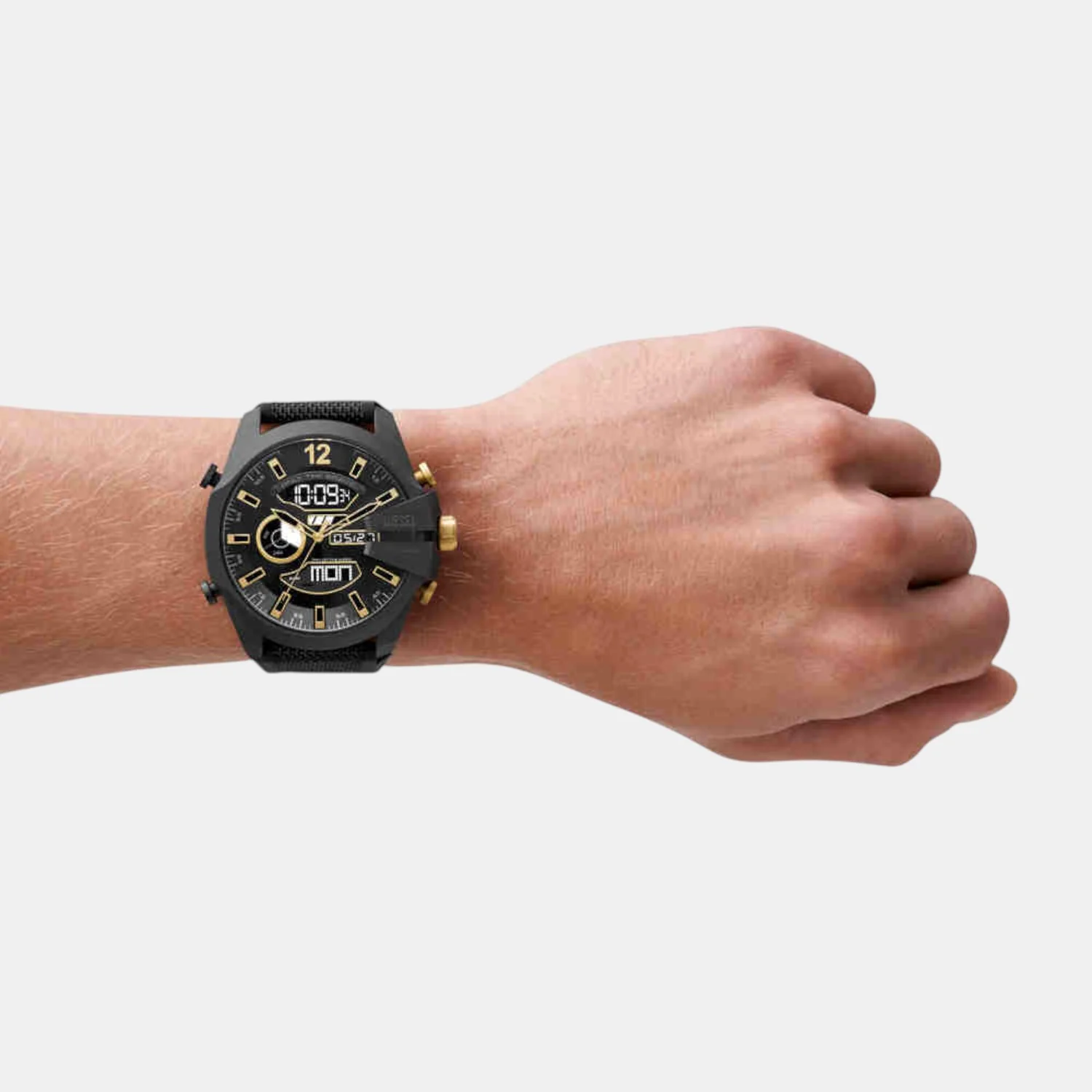 Mega Chief Men Quartz Black Dial Analog-Digital Silicone Watch DZ4552 - Image 4