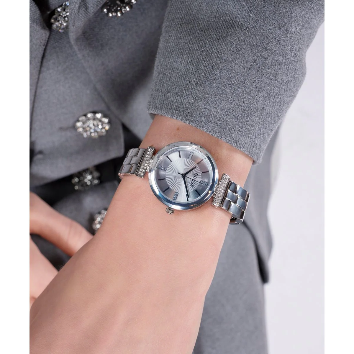 Array Women Quartz Silver Dial Analog Stainless Steel Watch GW0762L1 - Image 7