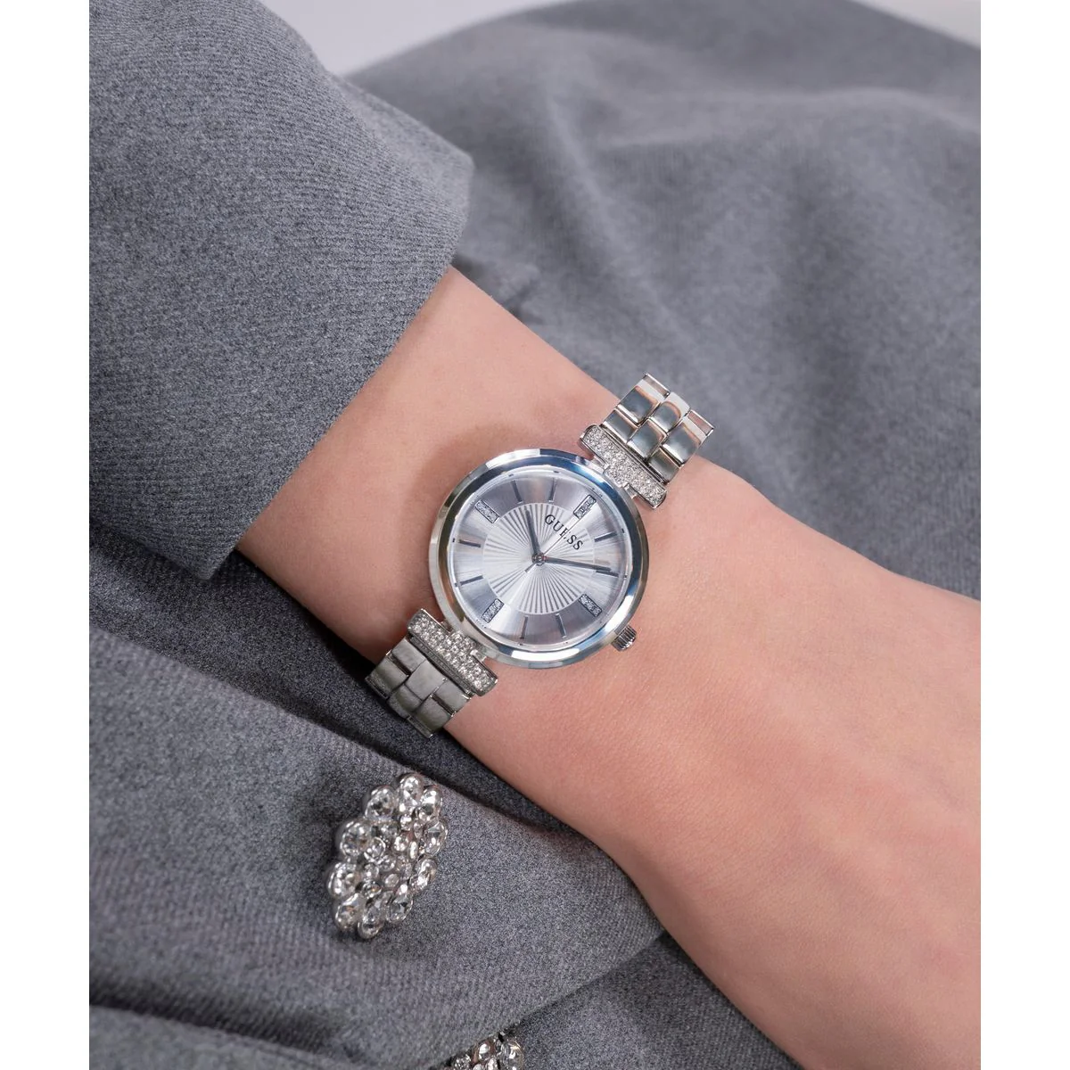 Array Women Quartz Silver Dial Analog Stainless Steel Watch GW0762L1 - Image 8