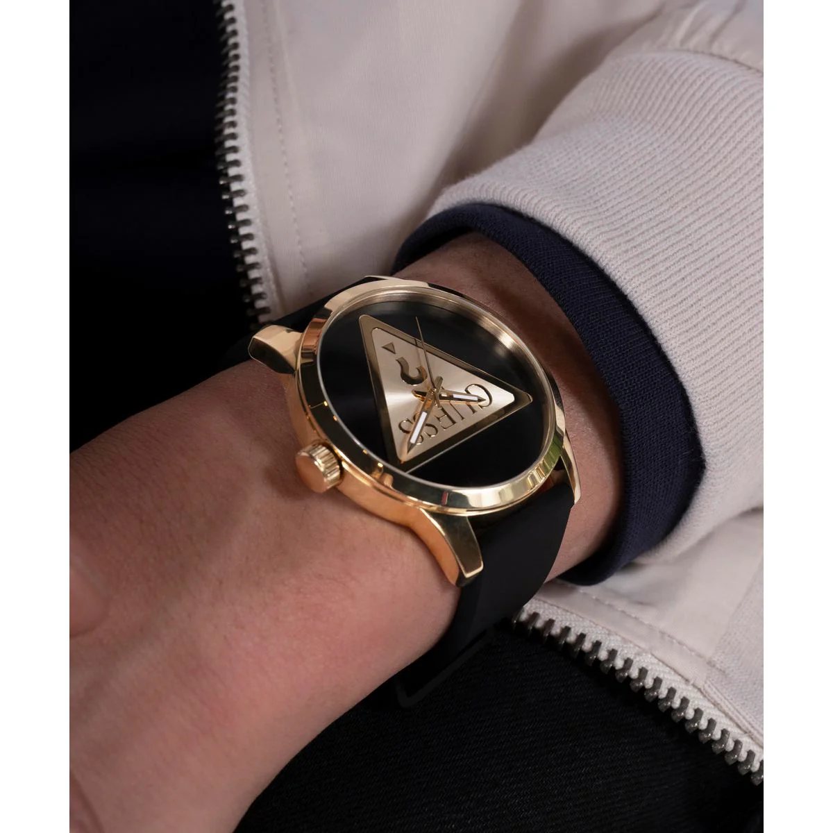 Badge Men Quartz Black Dial Analog Silicone Watch GW0781G4 - Image 7