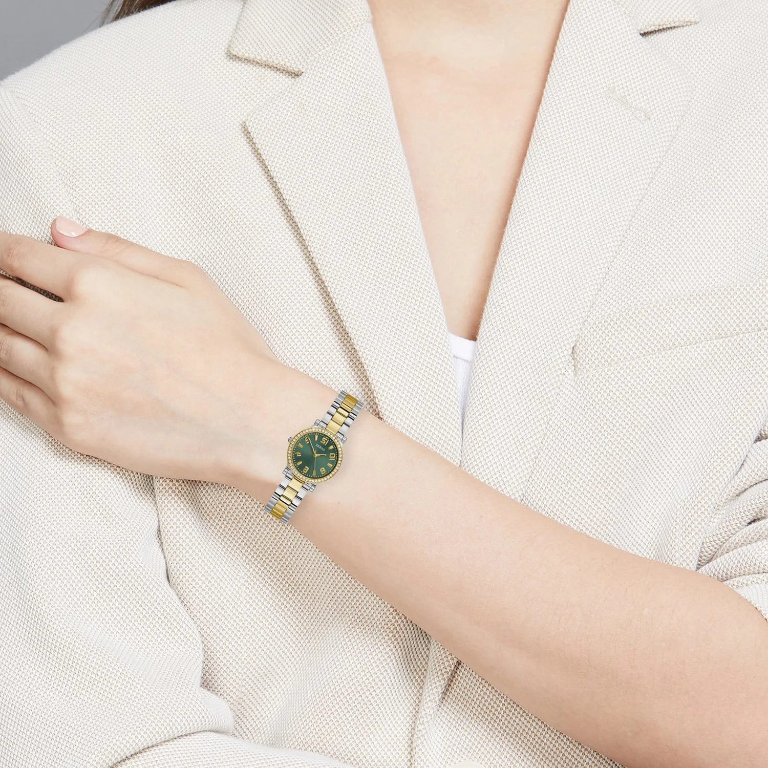Fawn Women Quartz Green Dial Analog Stainless Steel Watch GW0686L2 - Image 5