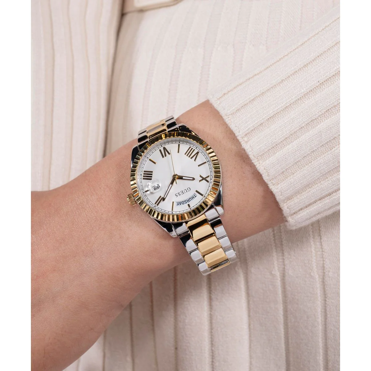 Luna Women Quartz White Dial Analog Stainless Steel Watch GW0308L6 - Image 8