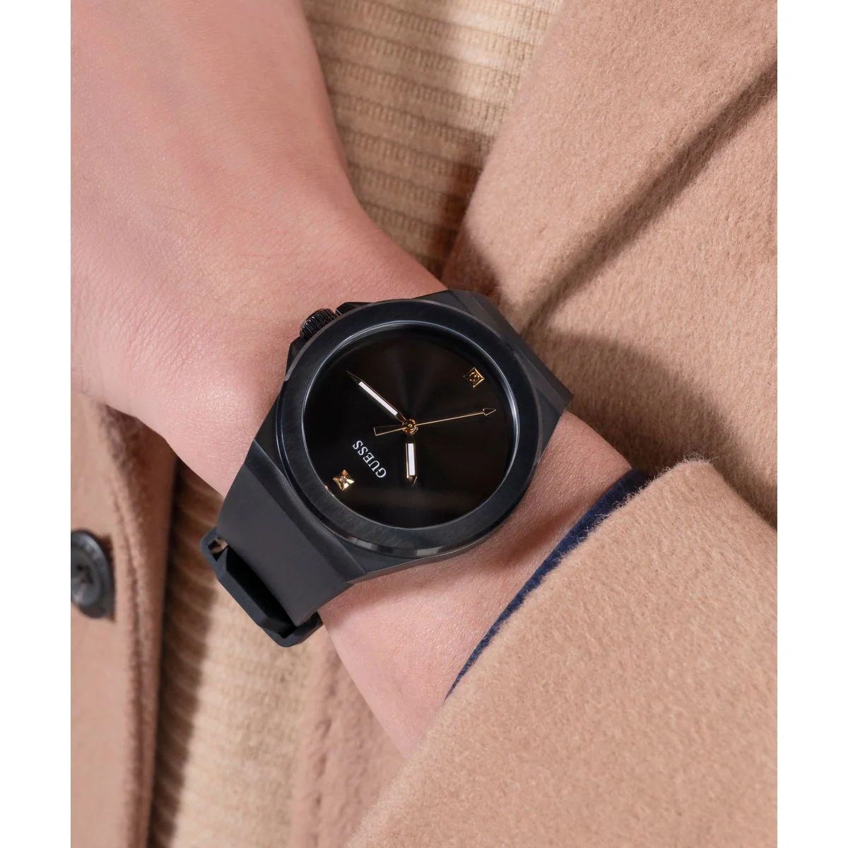 Vinyl Men Quartz Black Dial Analog Silicone Watch GW0790G2 - Image 7