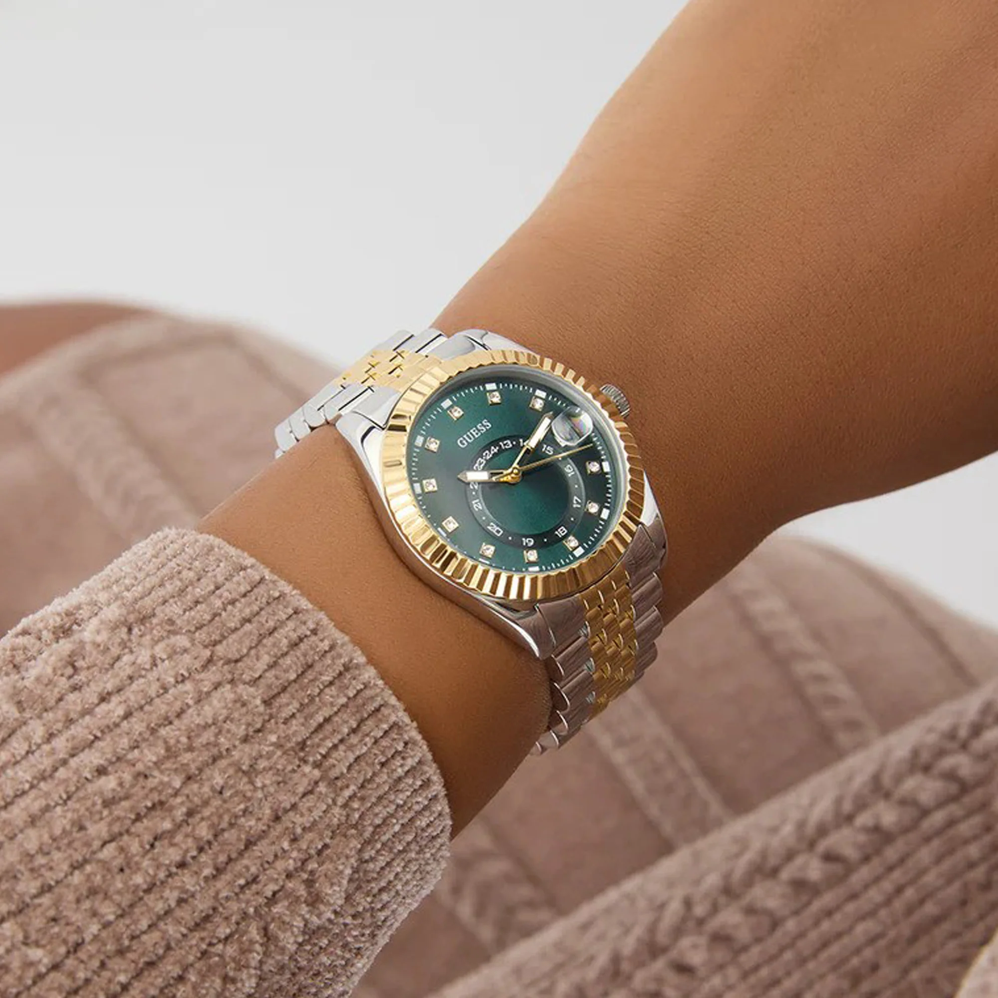 Women Quartz Green Dial Analog Stainless Steel Watch GW0936L3 - Image 6