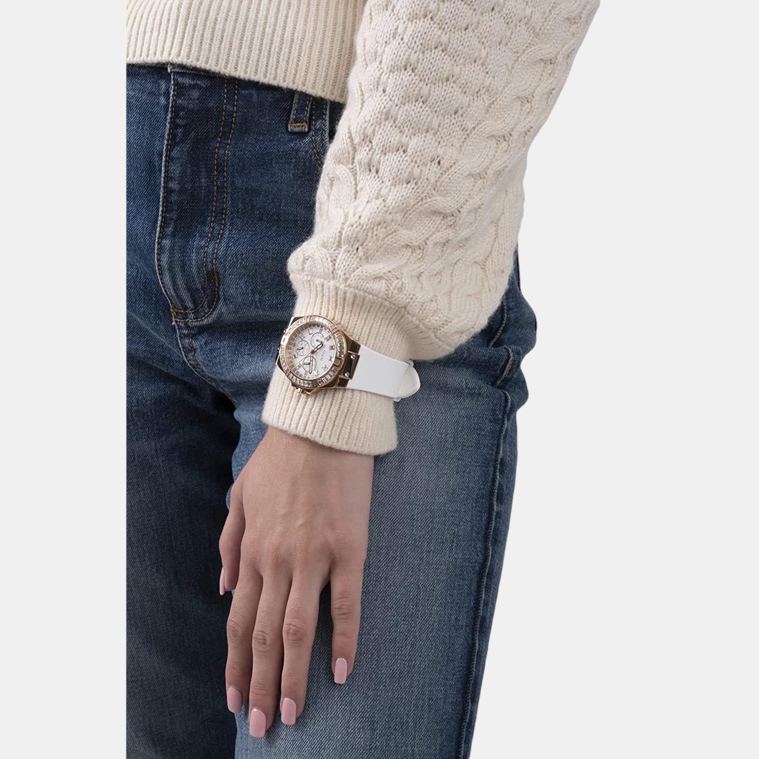 Women Quartz White Dial Chronograph Silicone Watch GW0118L4 - Image 5