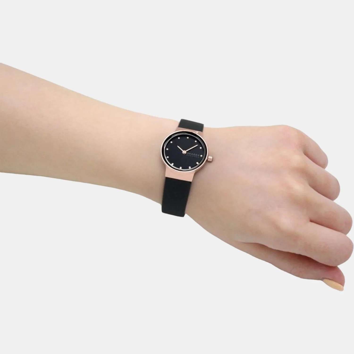 Women Quartz Black Dial Analog Leather Watch SKW3004 - Image 5