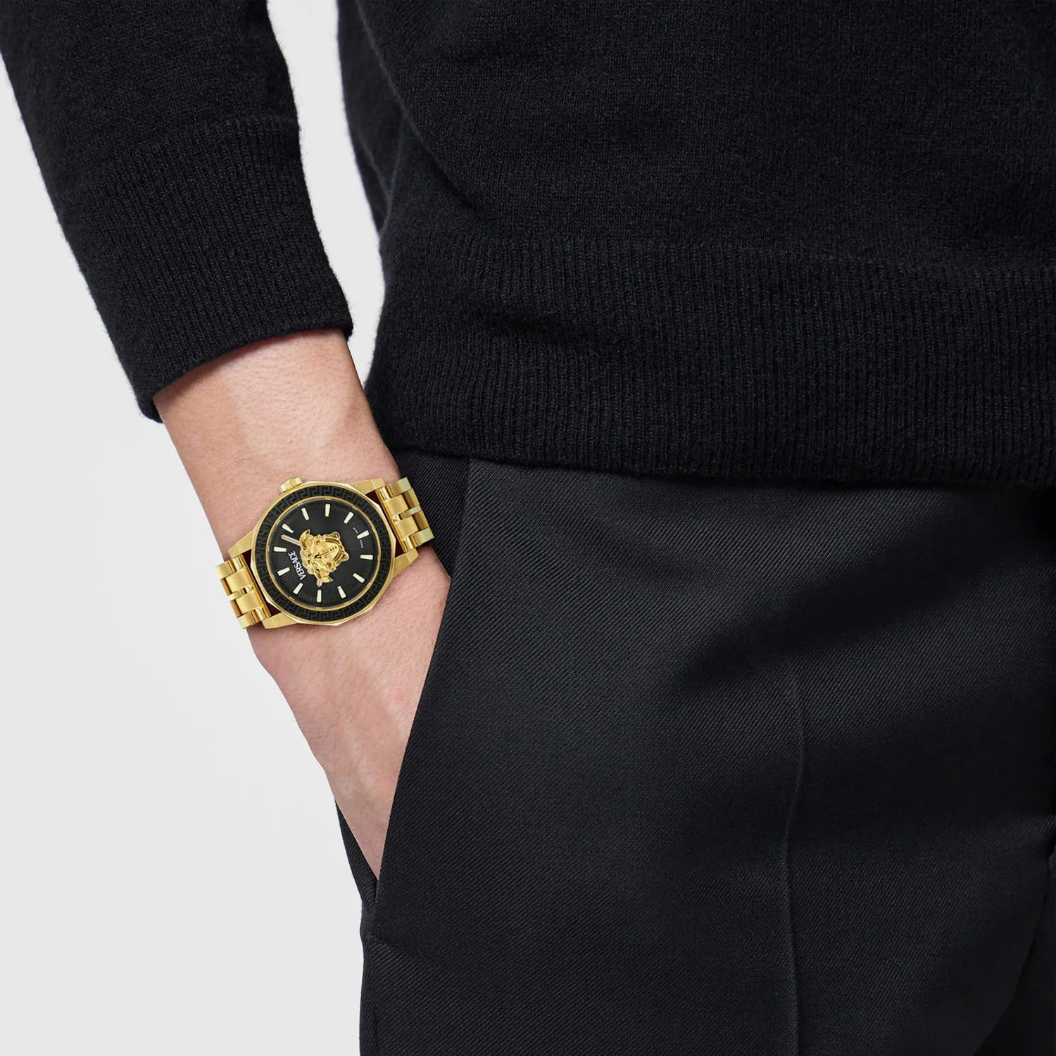 Medusa Men Quartz Black Dial Analog Stainless Steel Watch VE9I00424 - Image 5